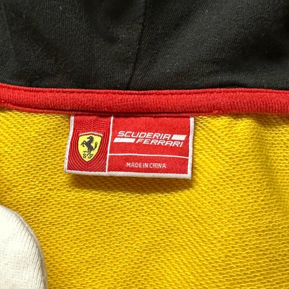 Kids Ferrari Yellow Jacket Size 11/12 New - Picture 13 of 13